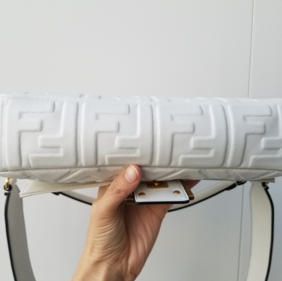 Authentic Fendi Baguette white off white with 2 detachable straps and dust bag - Picture 10 of 16